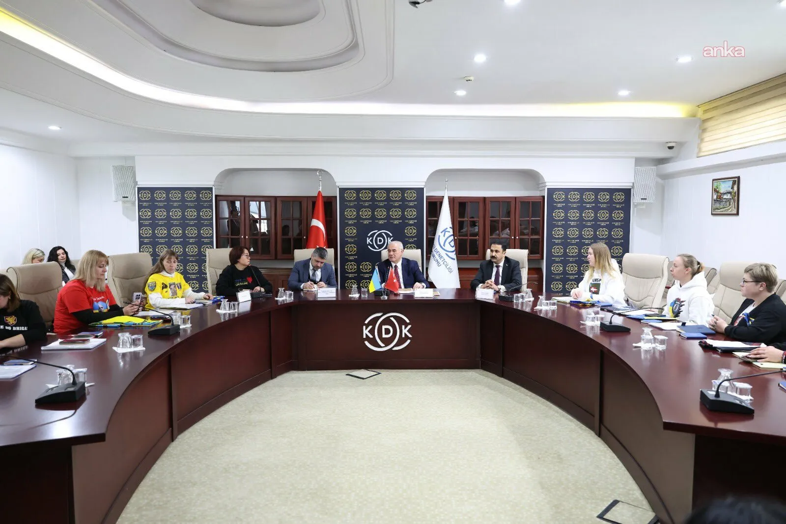 Kamu Başdenetçisi Akarca, Ukraynalı savaş esirlerinin aileleriyle görüştü