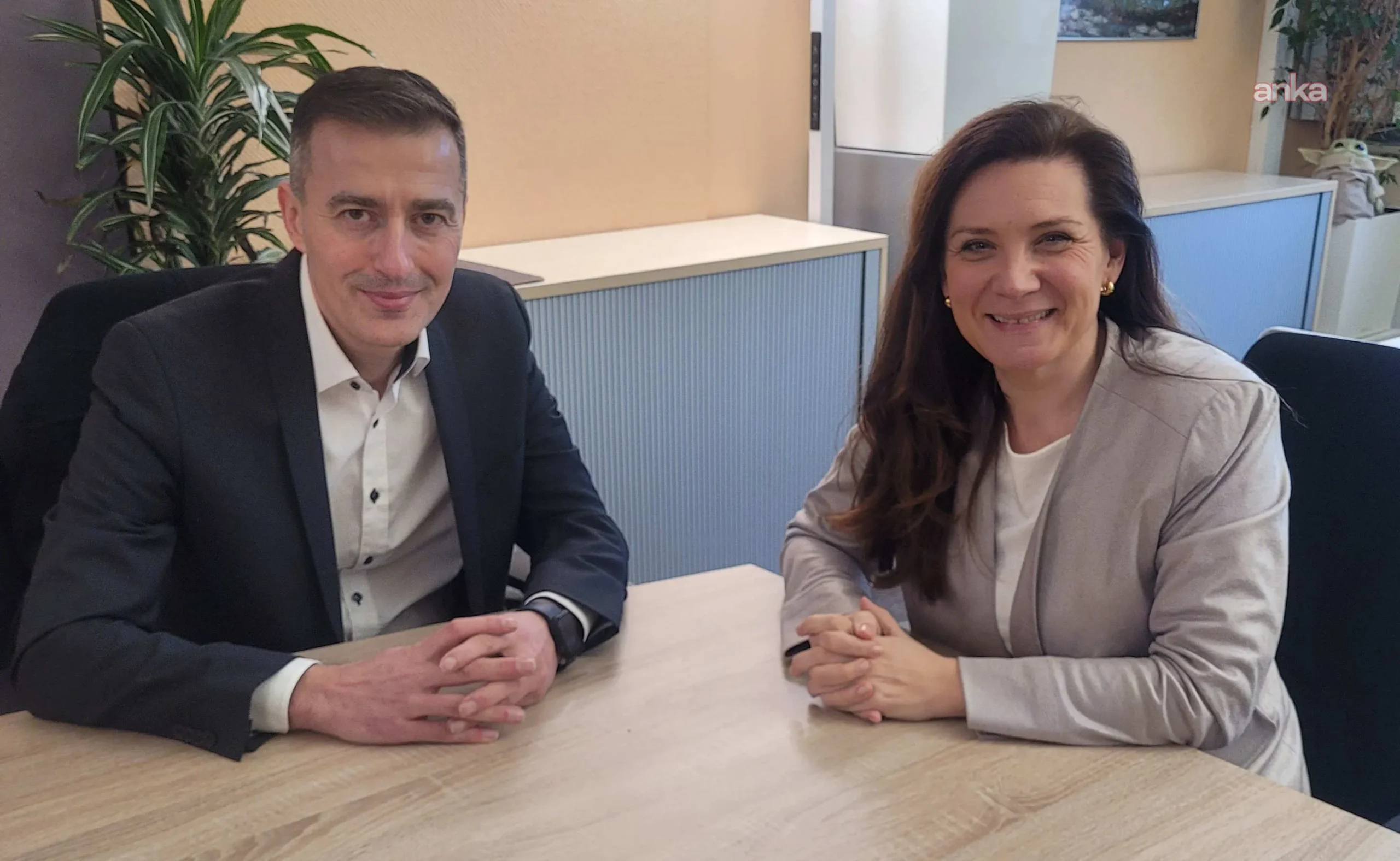 Almanya’da görev yapan Türk öğretmen Serhat Gökce’ye prestijli eğitim ödülü