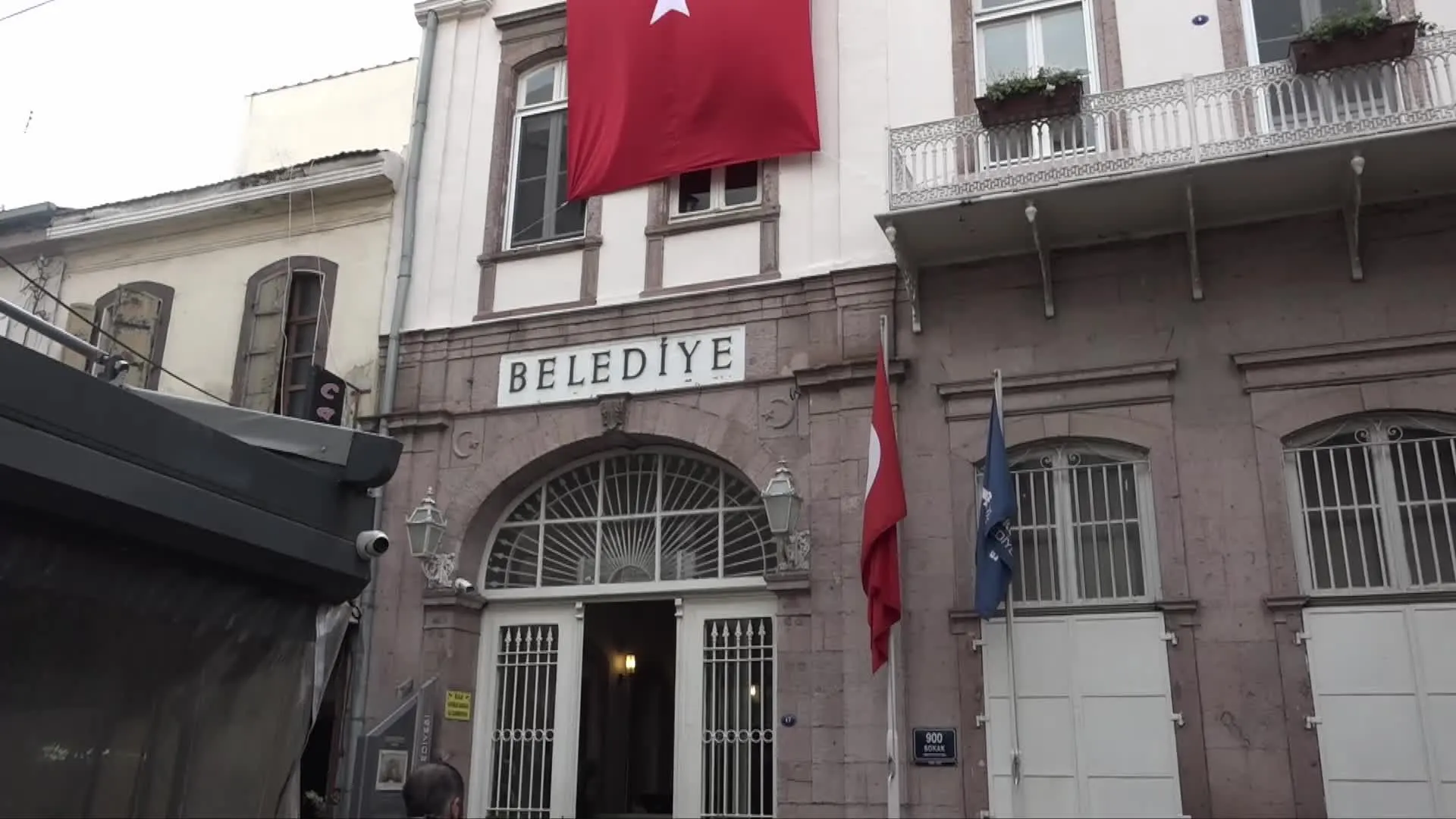 Cemil Tugay: “Hükümetten olmayan belediyelerin hizmetlerini aksatmak için her şeyi yapıyorlar”